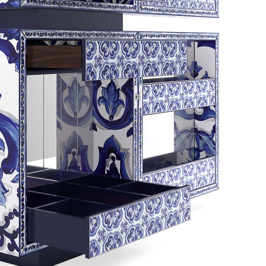 dolce-gabbana-casa-cupido-bar-cabinet-blu-mediterraneo-open-detail