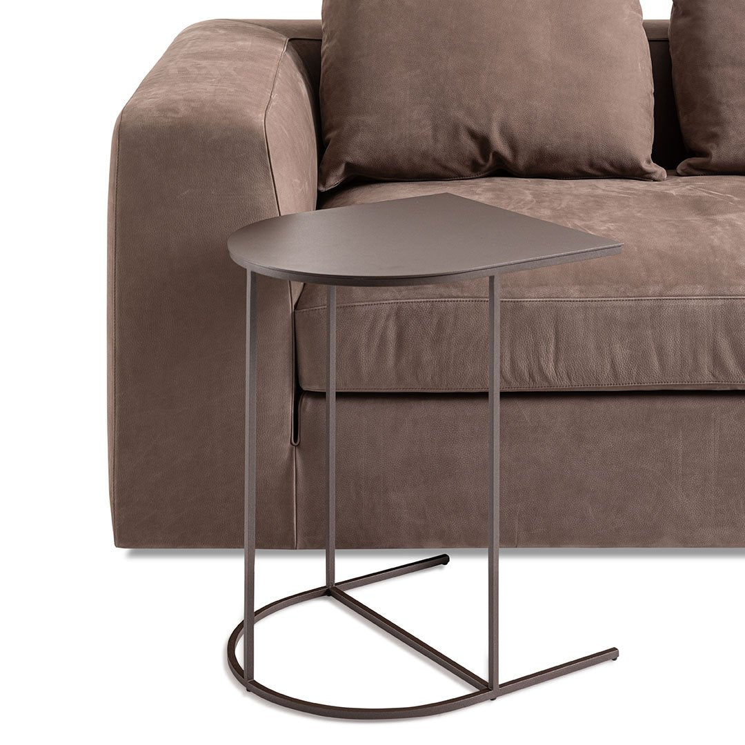 luxence-luxury-living-harry-sofa-with-harry-side-table-detail