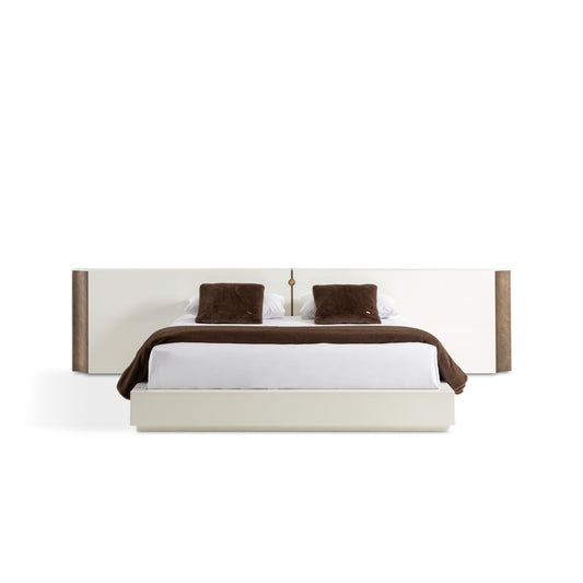 Royal Lacquer bed front image by Versace Home
